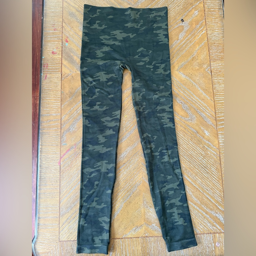 SPANX Camouflage Leggings - Green and Black